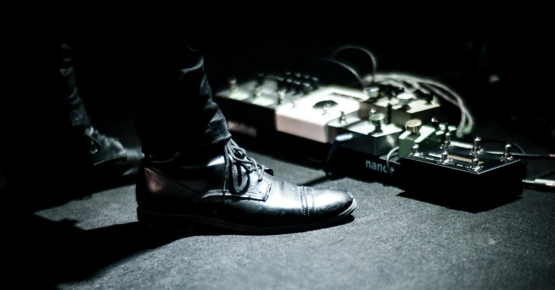 ZAZEN BOYSメンバーがギターとLine 6 DL4 Mk2を弾き倒す動画
