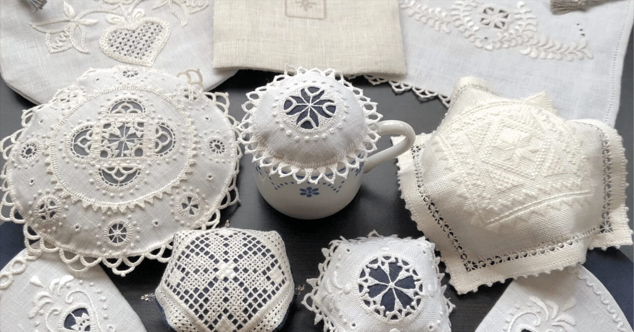 極美品 マッキントッシユフィロソフィー トップス 刺繍 白 プント・アンティーコのニードルブック】スナップボタンを