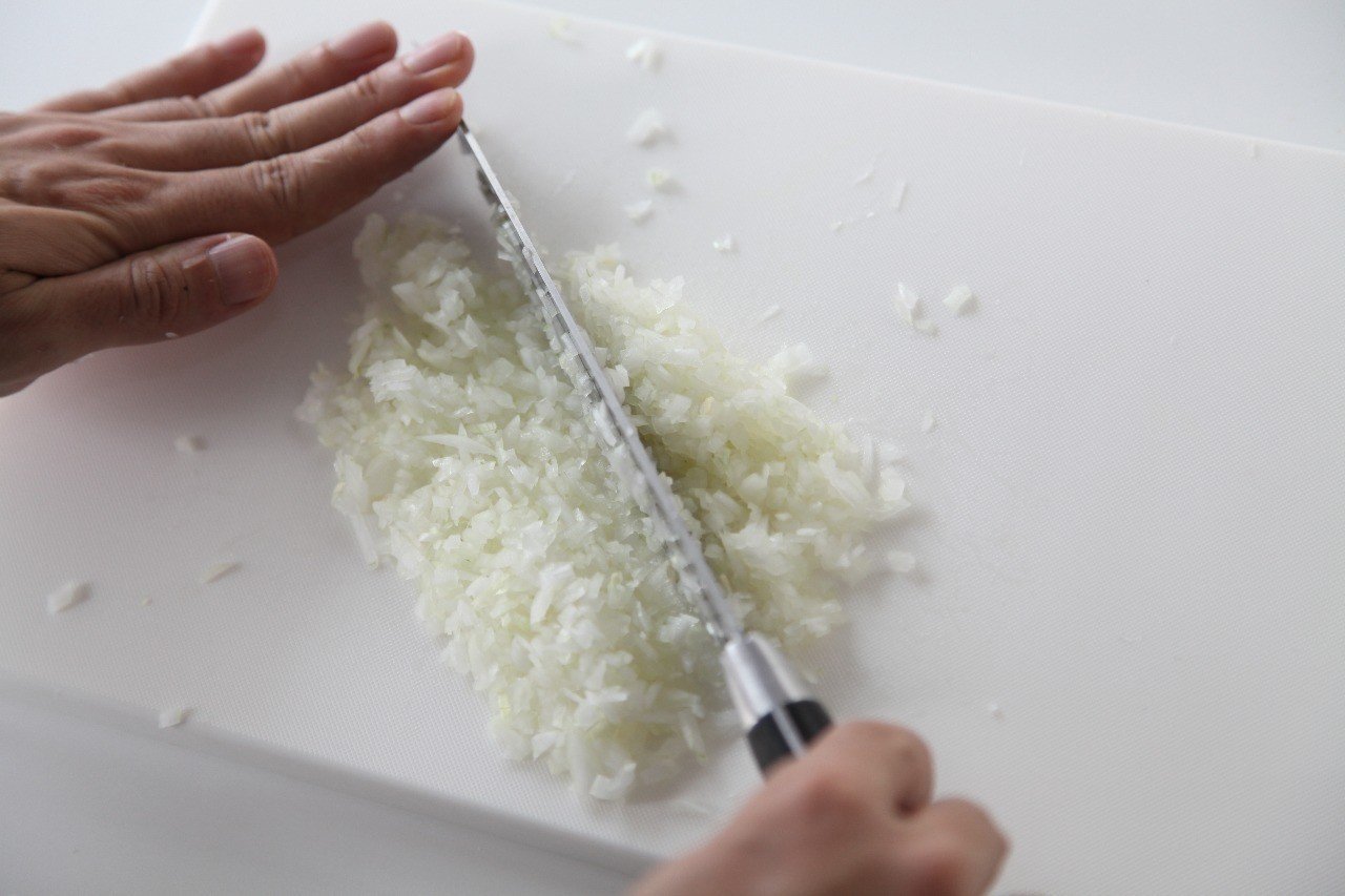 たまねぎのみじん切り 基本と応用 樋口直哉 Travelingfoodlab Note たまねぎのみじん切り 基本と応用 樋口直哉 Travelingfoodlab Note