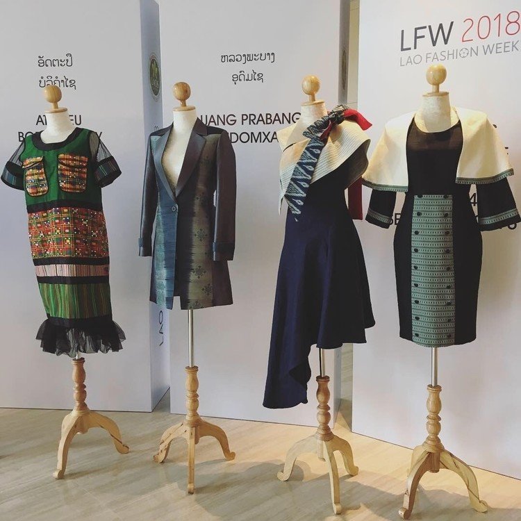 Lao fashion week 開催中〜　ラオスにある17県の特徴あるテキスタイルを使ってファッションに落とし込むというテーマでデザインされたスタイルです。