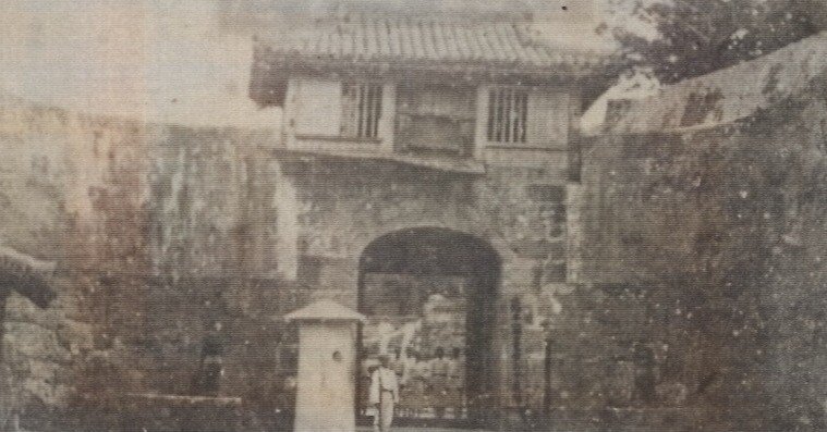 ◇T404519◇戦前古写真帖 琉球・沖縄 18枚／琉球美人多数 沖縄復帰50年記念 特別展「琉球」（九州国立博物館）｜美術手帖