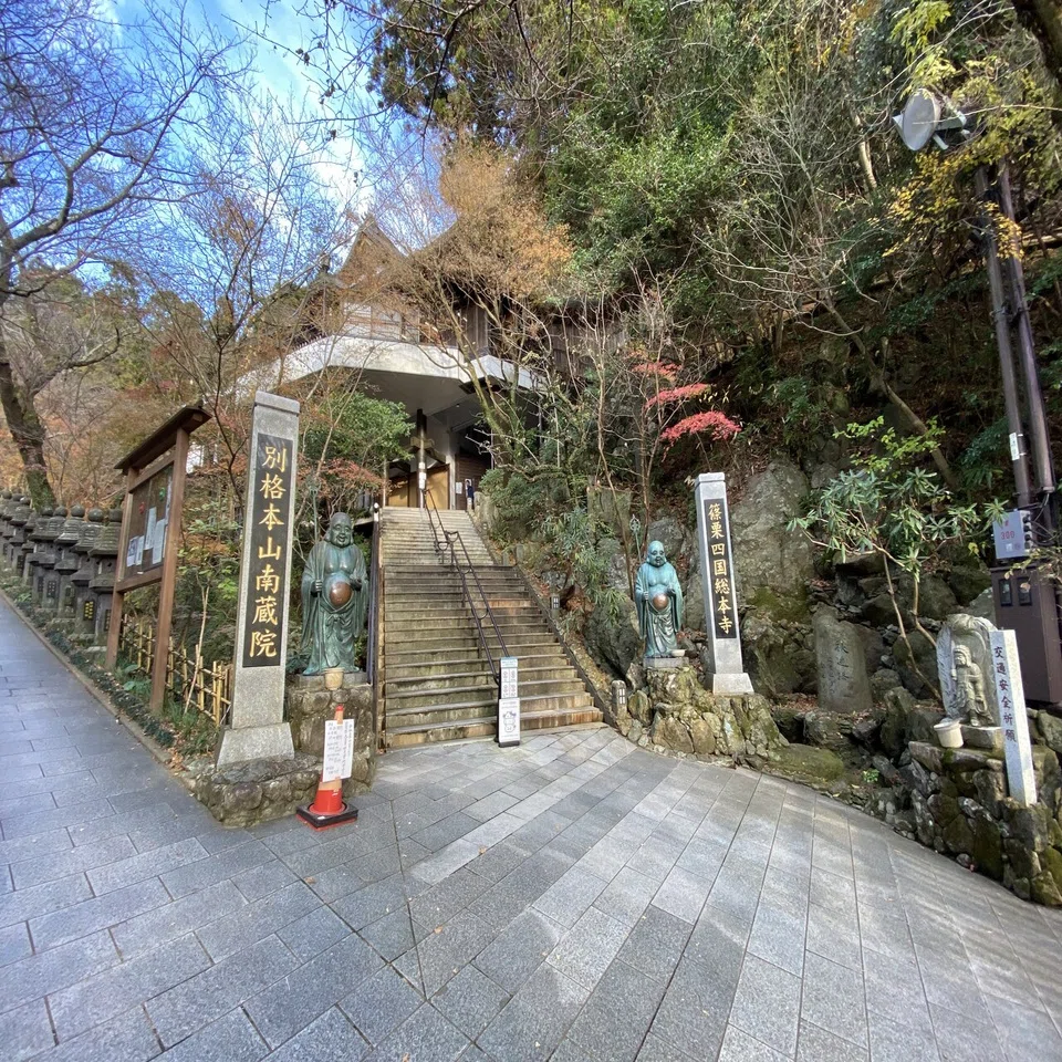 とても大きくて穏やかな涅槃像｜sanchi