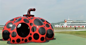 草間彌生 直島限定カラー レッドパンプキン オブジェ 瀬戸内国際