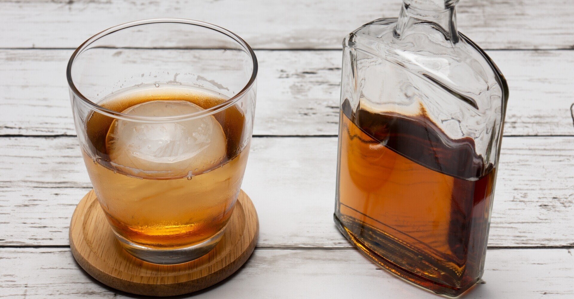 ウイスキーはなぜ琥珀色？濃さが違うのはどうして？ | Whisky