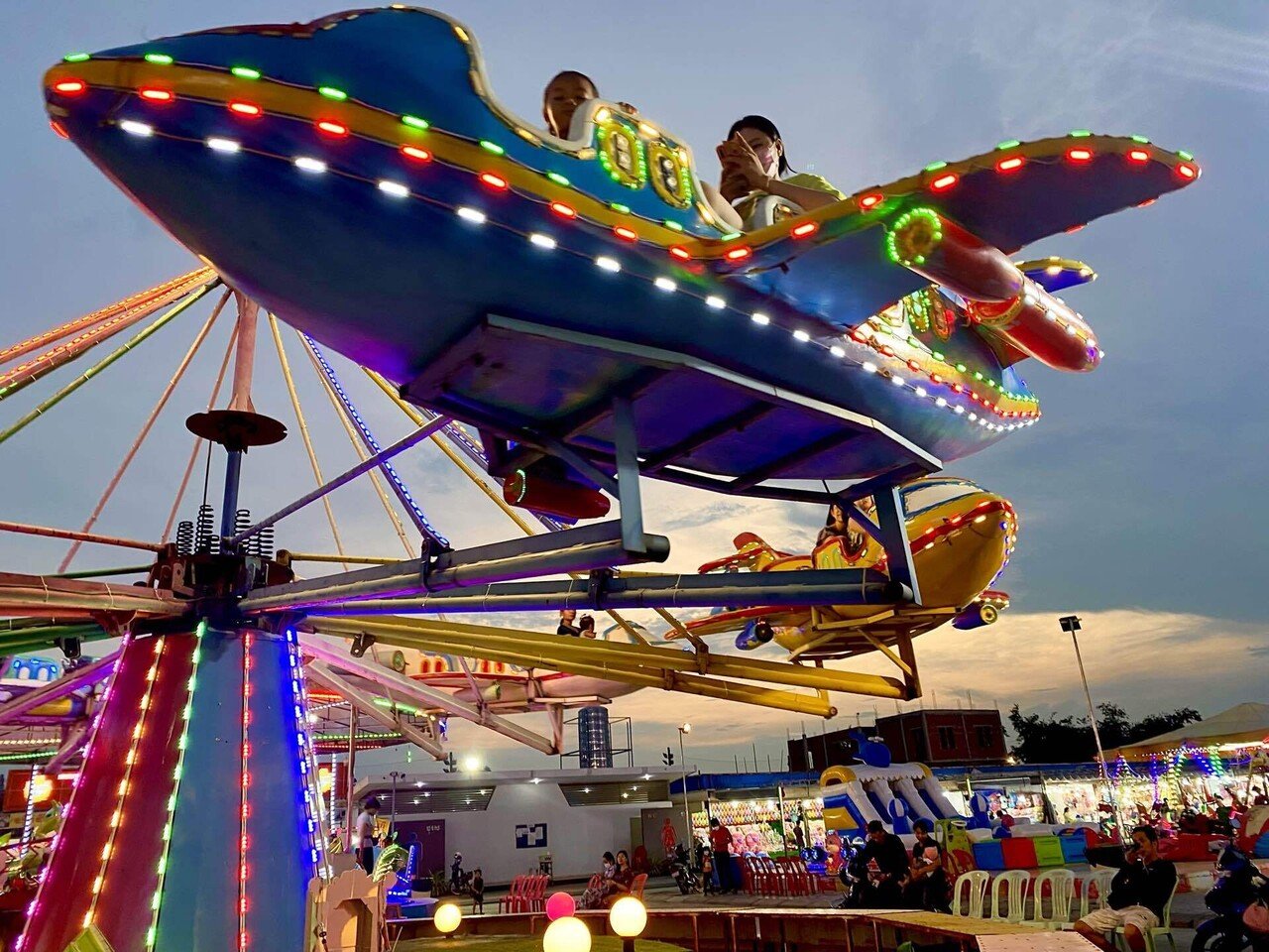 必見 カンボジアのサイケデリック遊園地 旅育 ノマド家族 コンパスマガジン アート デザインで世界を変える Note 必見 カンボジアのサイケデリック遊園地 旅育 ノマド家族 コンパスマガジン アート デザインで世界を変える Note