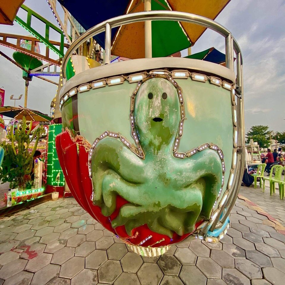 必見 カンボジアのサイケデリック遊園地 旅育 ノマド家族 コンパスマガジン アート デザインで世界を変える Note