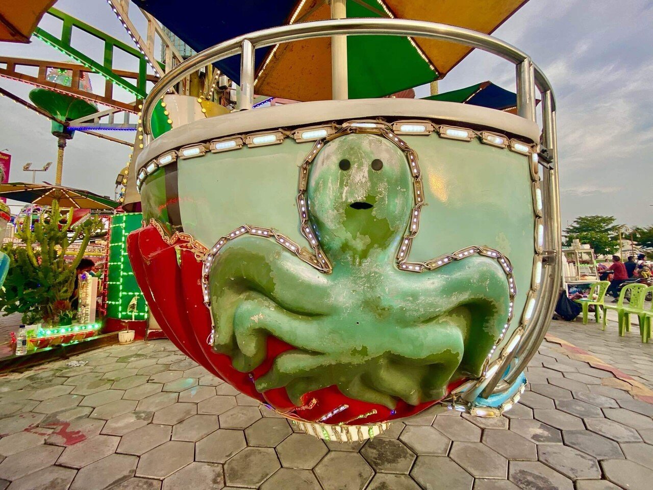 必見 カンボジアのサイケデリック遊園地 旅育 ノマド家族 コンパスマガジン アート デザインで世界を変える Note 必見 カンボジアのサイケデリック遊園地 旅育 ノマド家族 コンパスマガジン アート デザインで世界を変える Note