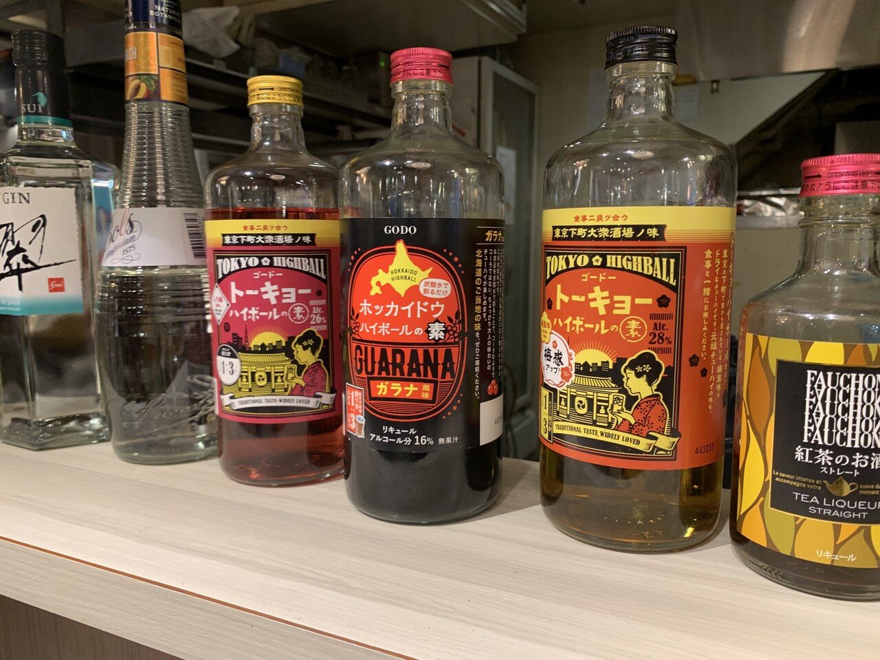 出張帰り また呑んでますw ゴードーの東京ハイボールは知らなんだ 飲んでみたら ウィスキーじゃないw ウィスキーが高かった昭和の初めによく飲まれたバッタもんのハイボール 電気ブランと一緒 この前 ウラノけいすけ Note