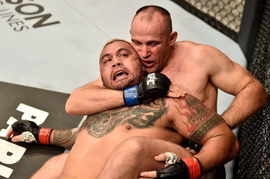 フョードル マークハント戦 PRIDE UFC rizin 格闘技 桜庭 MMA UFC】マーク・ハントがロシア大会でオレイニクのリアネイキドチョーク