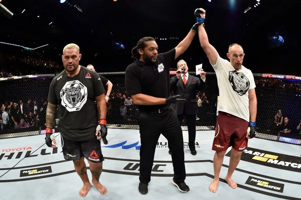 UFC】マーク・ハントがロシア大会でオレイニクのリアネイキドチョーク
