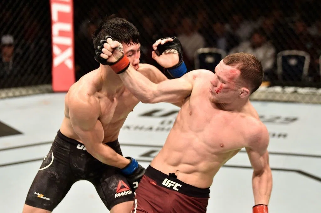 UFC】マーク・ハントがロシア大会でオレイニクのリアネイキドチョーク