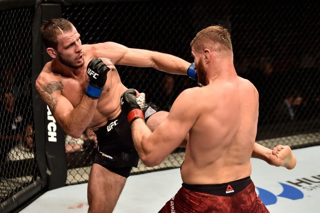 UFC】マーク・ハントがロシア大会でオレイニクのリアネイキドチョーク