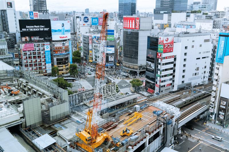 渋谷のスクランブル交差点を見下ろした写真