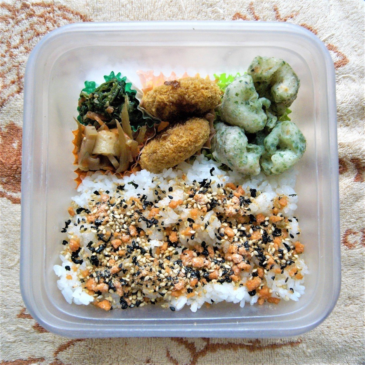 5分でできるカンタン弁当 そうざいは冷凍を使用 今日の一品は磯辺揚げちくわ です 食べ終わって洗うのも一分以内 時短弁当です パーツと作ってゆっくり食べて サーっと洗う さ 明日もガンバロウ Umephoto Note