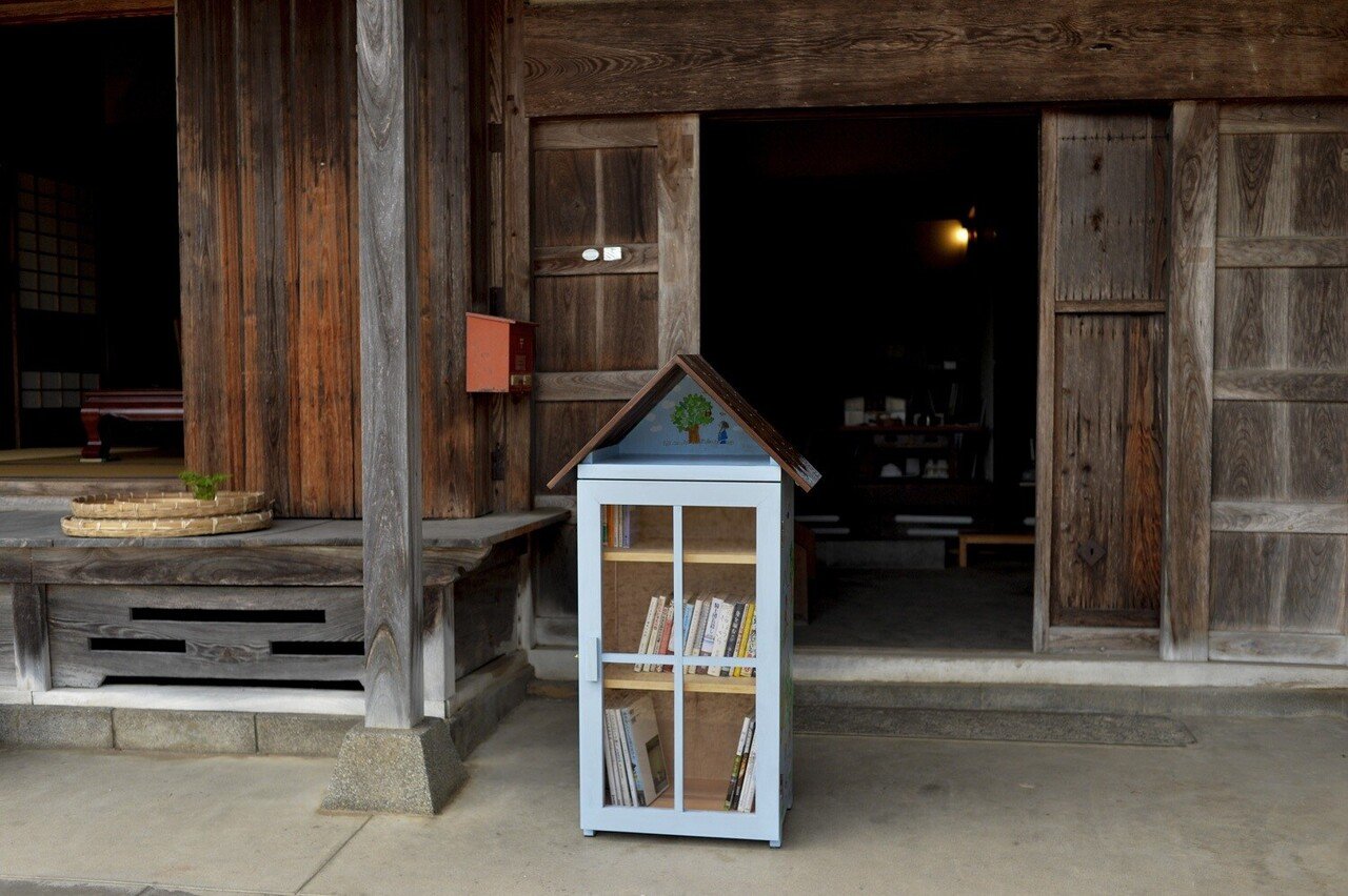 マイクロライブラリーができました！「山の図書室」オープンに向けて