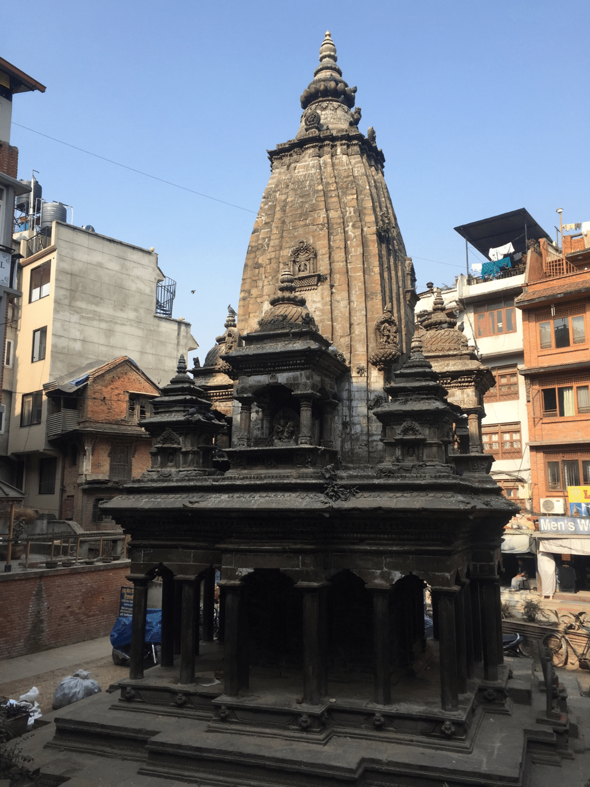 ネパール紀行③ 路上に佇む祈りの造形｜shuzo_kumagai