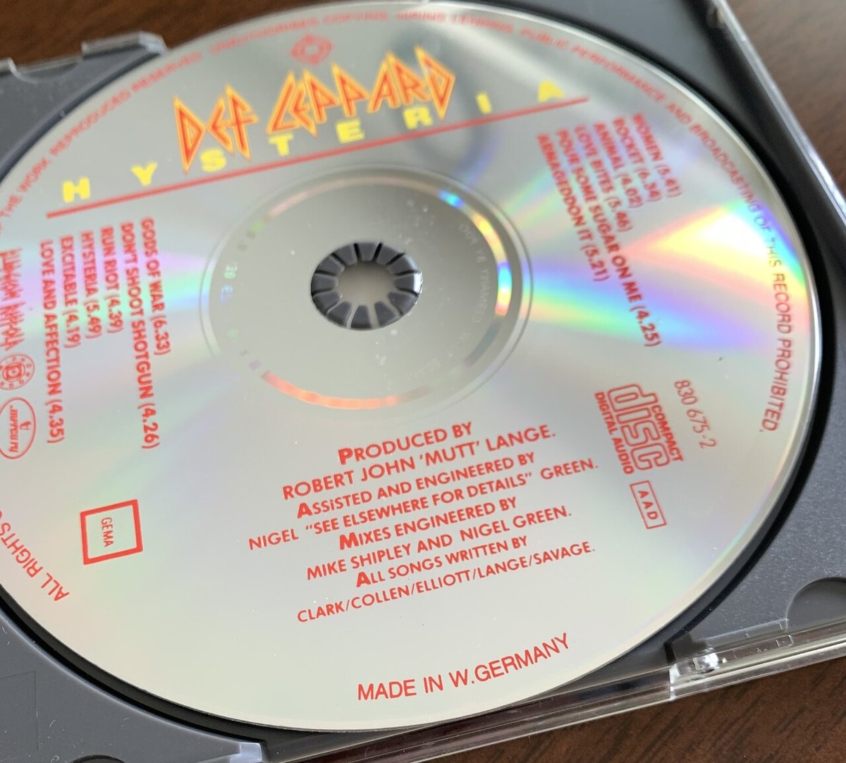 あまりにも完璧な12曲に今も圧倒され続ける 『Hysteria』 DEF あまりにも完璧な12曲に今も圧倒され続ける 『Hysteria』 DEF