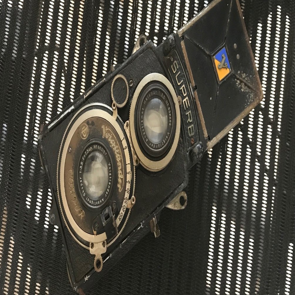 フォクトレンダーカメラ フォクトレンダーの2眼レフはなぜこんなにストラップアイレットが頑丈