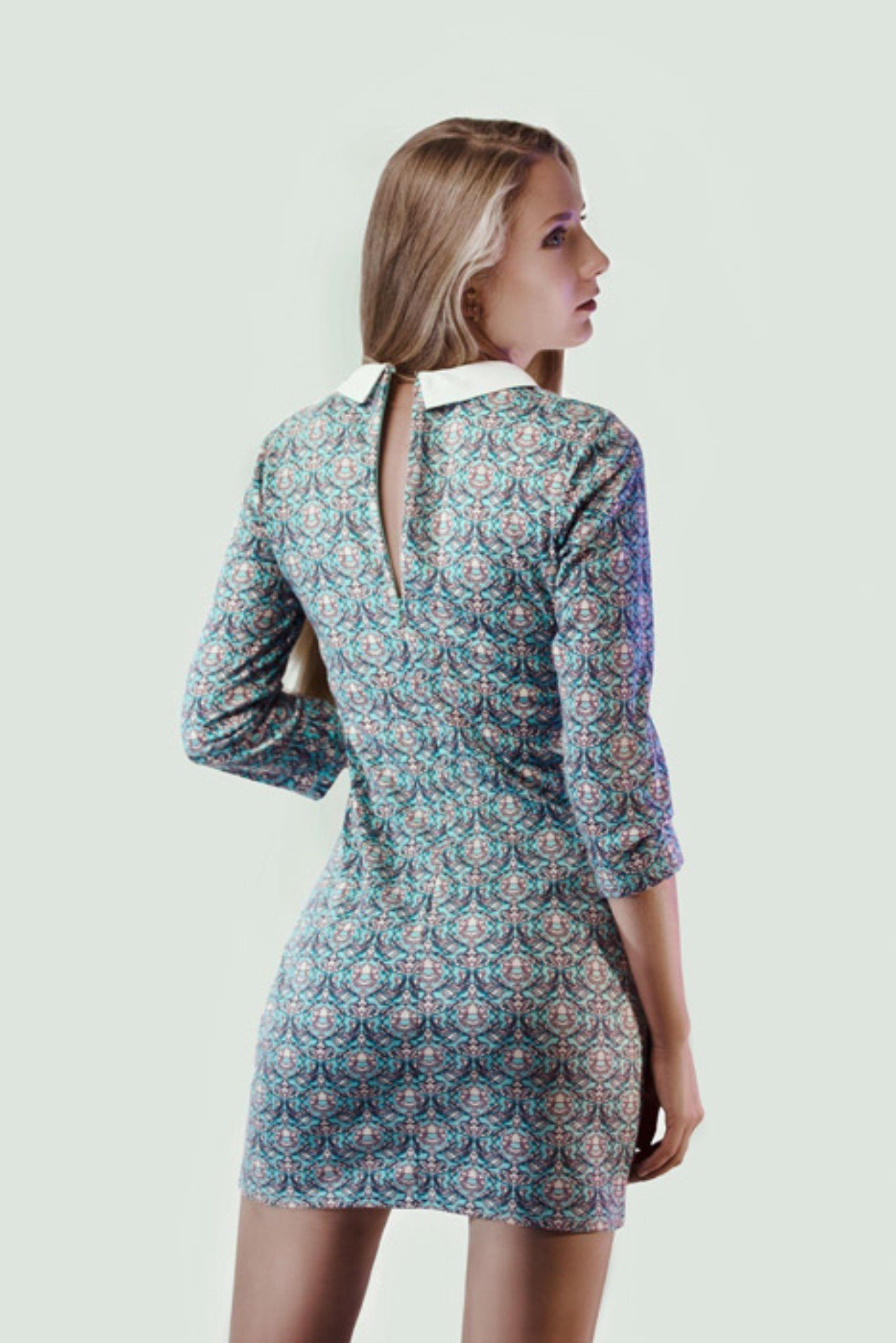 駅で見かけた ワンピースの背中がファスナー 全開のうら若き女性 この方に 声を掛けるべきなのか それとも掛けぬべきなのか きっと若きウェイテルがおっさんになったとしても悩んだであろうこの命題に ぼくは答 谷中五郎 仮 Note