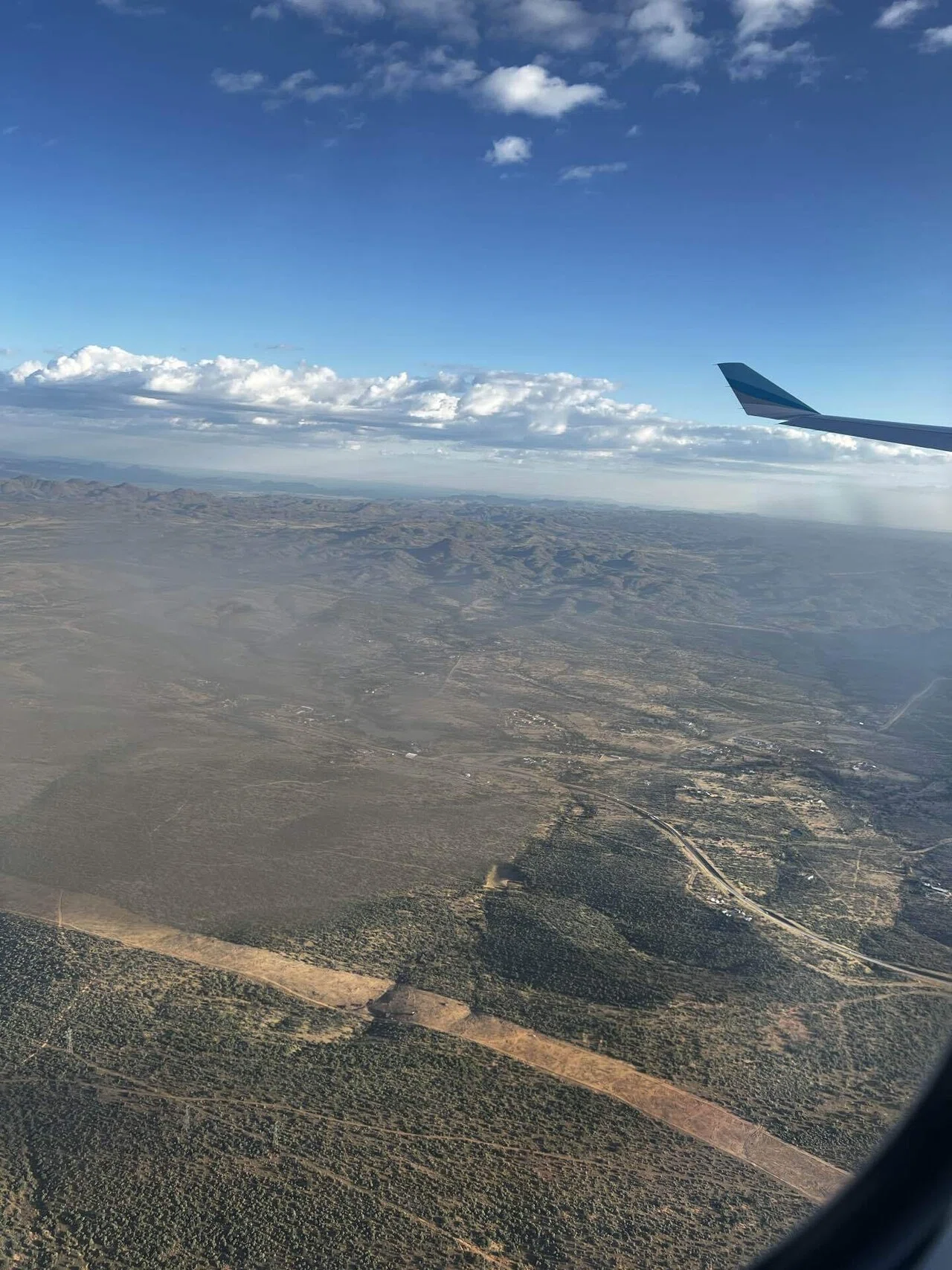 もうすぐ着陸、アフリカらしい風景