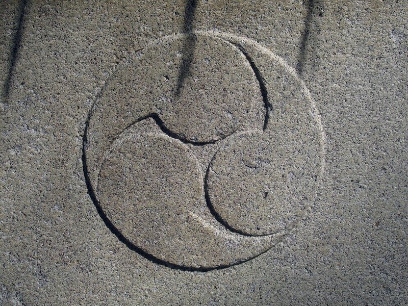 7関山神社神紋
