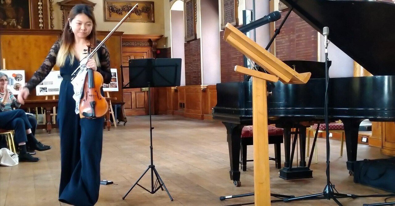 会場は聖バーソロミュー病院 藤瀬有芽さんの奏でるヴァイオリンに聞き惚れる ユリ Kimono X London Note