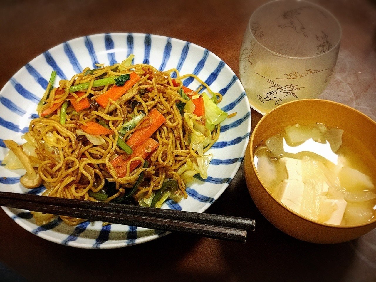 おいしい は嬉しい きのうの夕ご飯の焼きそばとお味噌汁 しんきろう Note