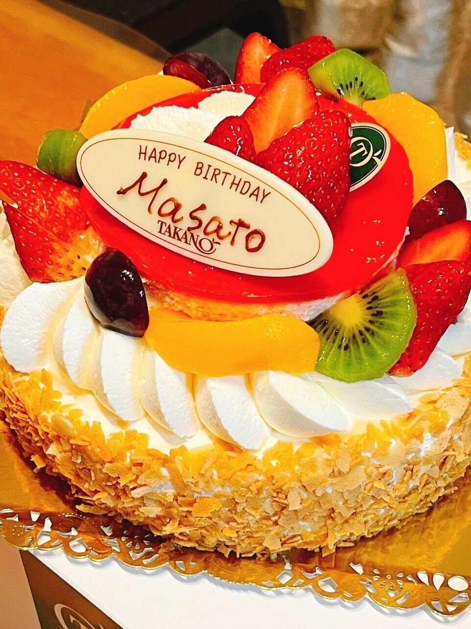 息子の16回目の誕生日ケーキ 新宿高野のケーキでお祝いしました うちは家族の誕生日くらいしかケーキ食べないので 年4回のうち3回目が終わりましたw 次は8月 Goda Game Producer フォロバ100 Note
