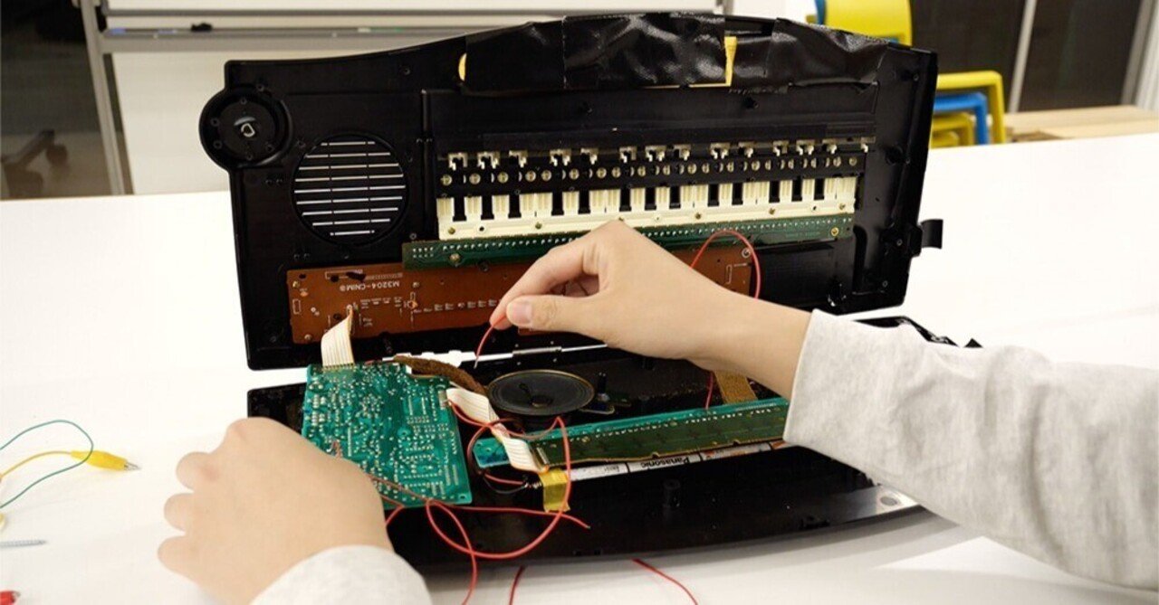 サーキットベンディングした楽器の制作と撮影｜おおしまたくろう