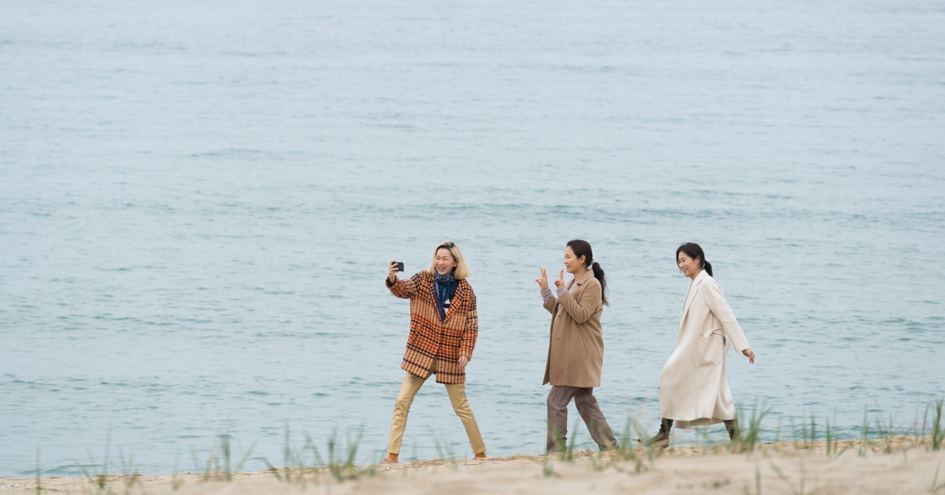 いよいよ6月17日公開 映画 三姉妹 に総勢22名の著名人の方々から 熱のこもった絶賛コメントが寄せられました ザジフィルムズ Note いよいよ6月17日公開 映画 三姉妹 に総勢22名の著名人の方々から 熱のこもった絶賛コメントが寄せられました ザジフィルムズ Note