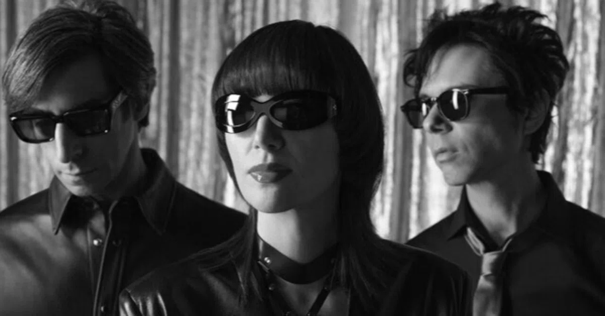 Yeah Yeah Yeahs - Spitting Off the Edge of The World feat.Perfume 