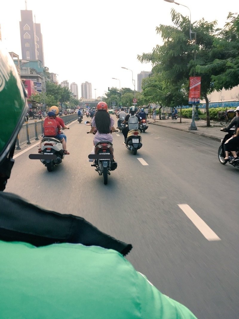 バイクに乗る女の人の後ろ姿を見るのが好きで ずっと見てしまう 渋澤怜 ベトナムなう Note バイクに乗る女の人の後ろ姿を見るのが好きで ずっと見てしまう 渋澤怜 ベトナムなう Note