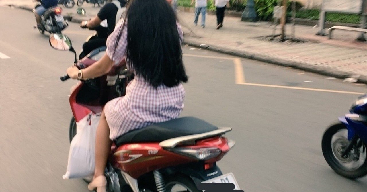 バイクに乗る女の人の後ろ姿を見るのが好きで ずっと見てしまう 渋澤怜 ベトナムで言葉屋さん Note