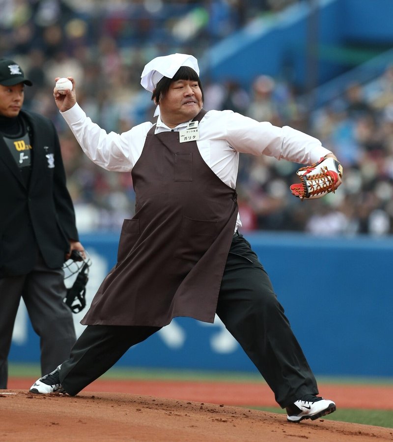 ガリタ食堂の栄養士・ガリタガリ子としてプロ野球ヤクルト対阪神の始球式を務めたことも