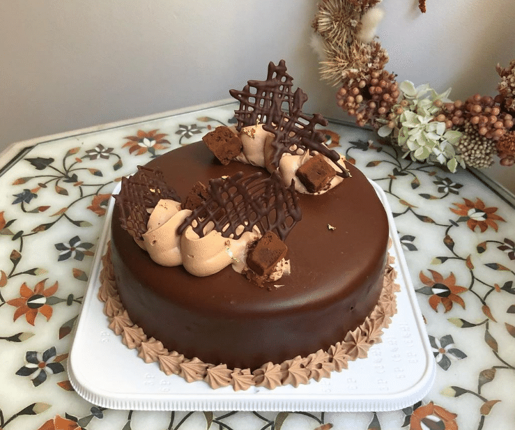 ホールチョコレートケーキ