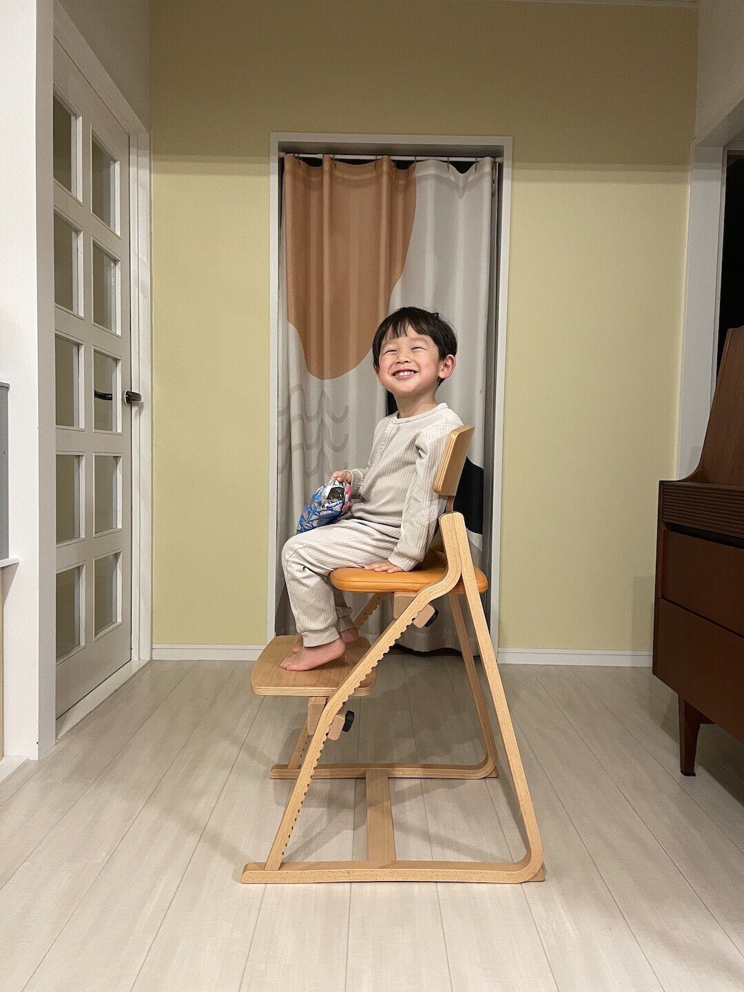 豊橋木工 アップライト 子供椅子