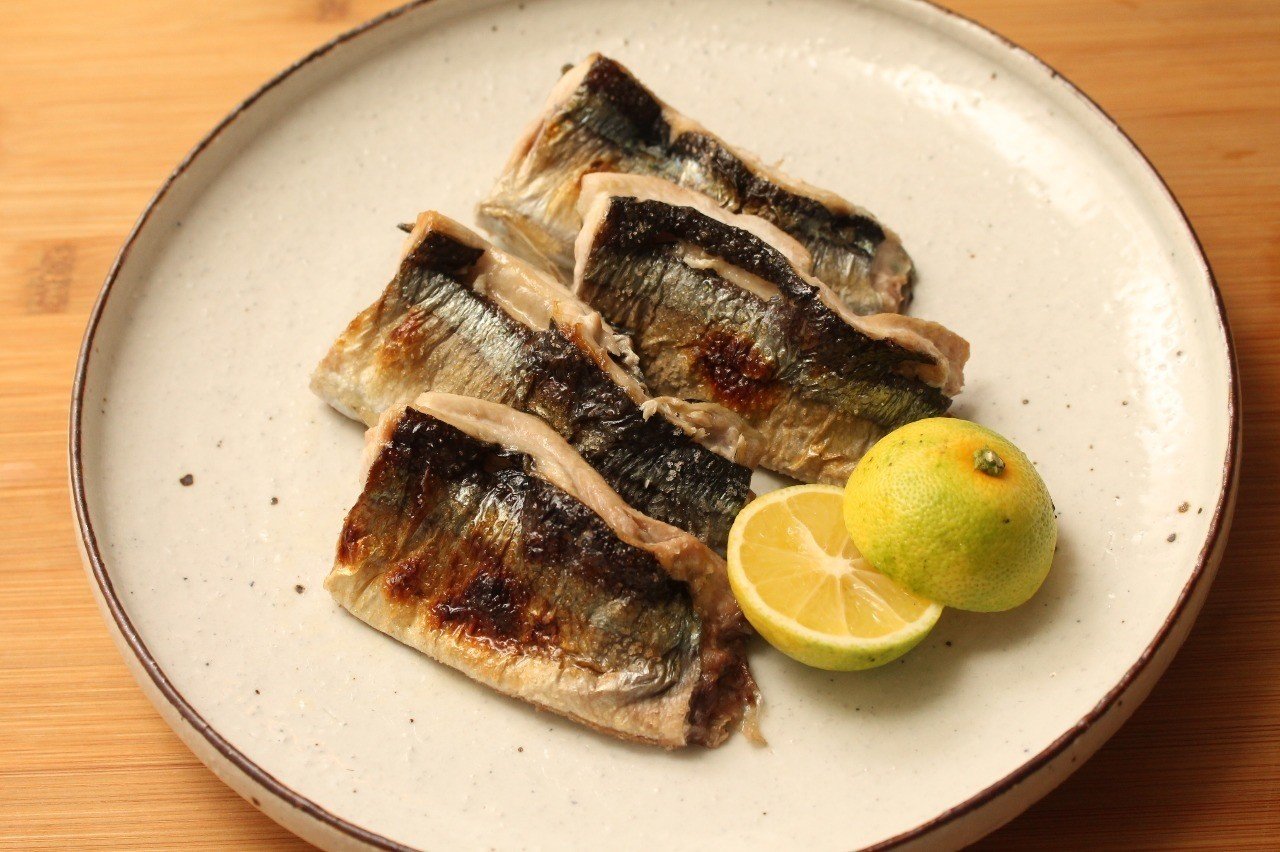Cakes連載 おいしい をつくる料理の新常識 第17回余談 究極のサンマの塩焼き 樋口直哉 Travelingfoodlab Note
