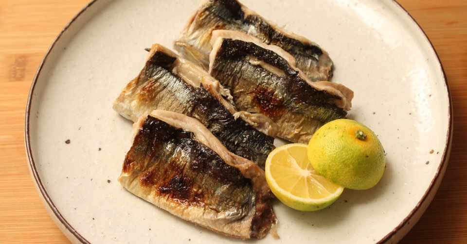 Cakes連載 おいしい をつくる料理の新常識 第17回余談 究極のサンマの塩焼き 樋口直哉 Travelingfoodlab Note