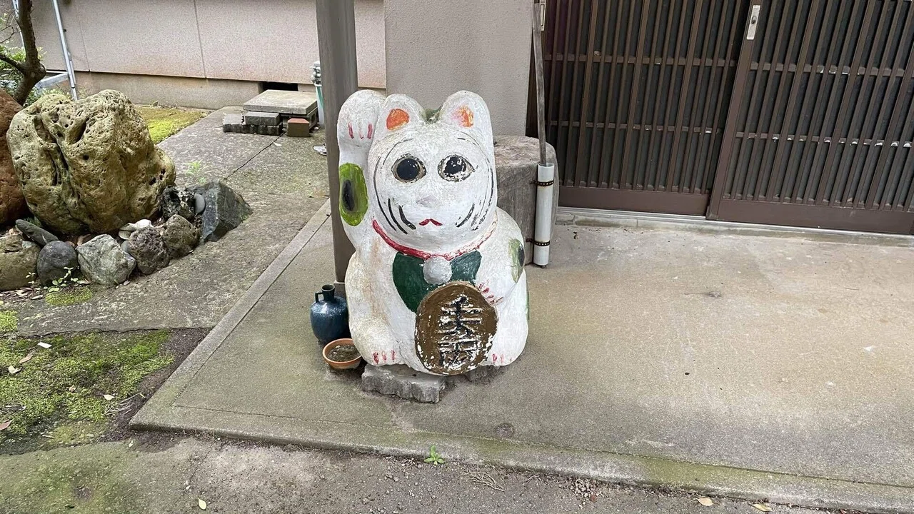 近所にめちゃくちゃ怖い置物が出現した｜Noriaki Kawanishi