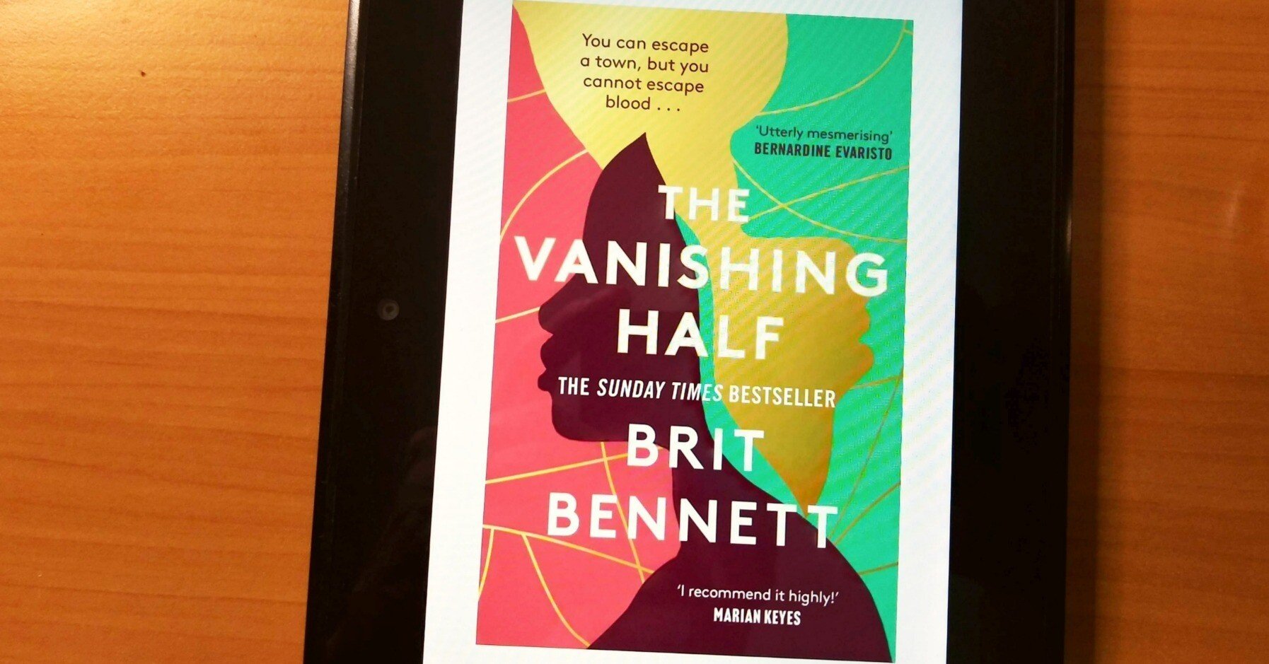 洋書　英語　The Vanishing Half, Brit Bennett Amazon.com: The vanishing half: 9780349701479: Bennett, Brit: Books
