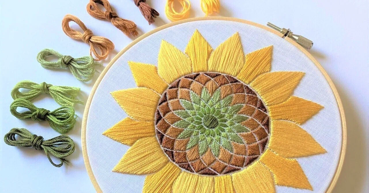 再販】サテンステッチを楽しむひまわりの刺繍｜はなこまち/刺繍作家