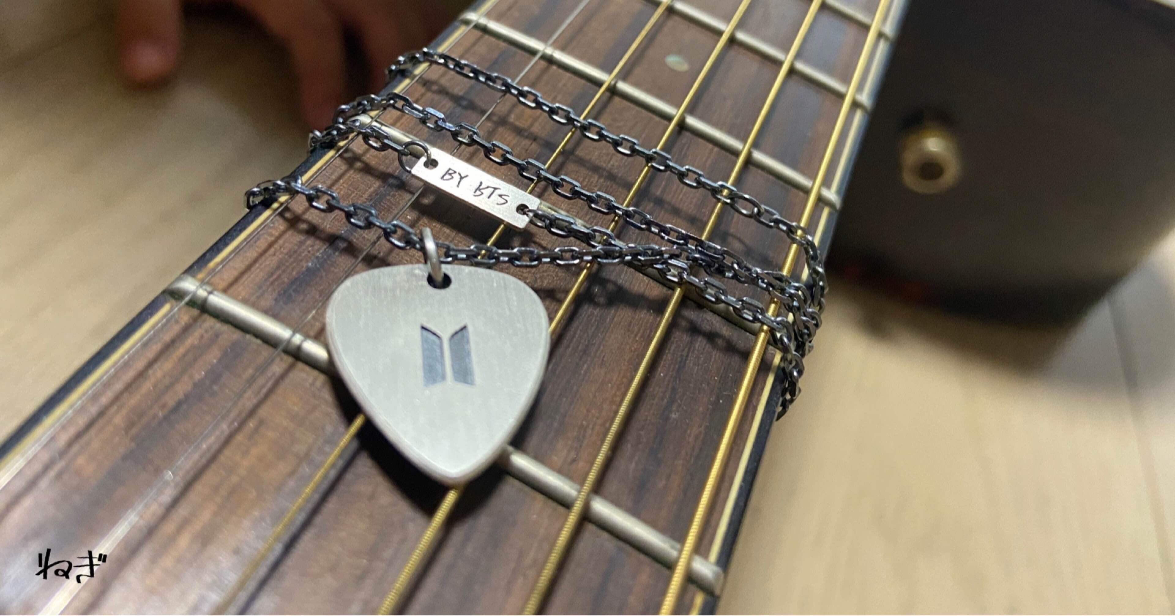 BTS アーティストメイド ギターピックネックレス（BK） ピックネックレスに執着がある人の話｜ねぎ