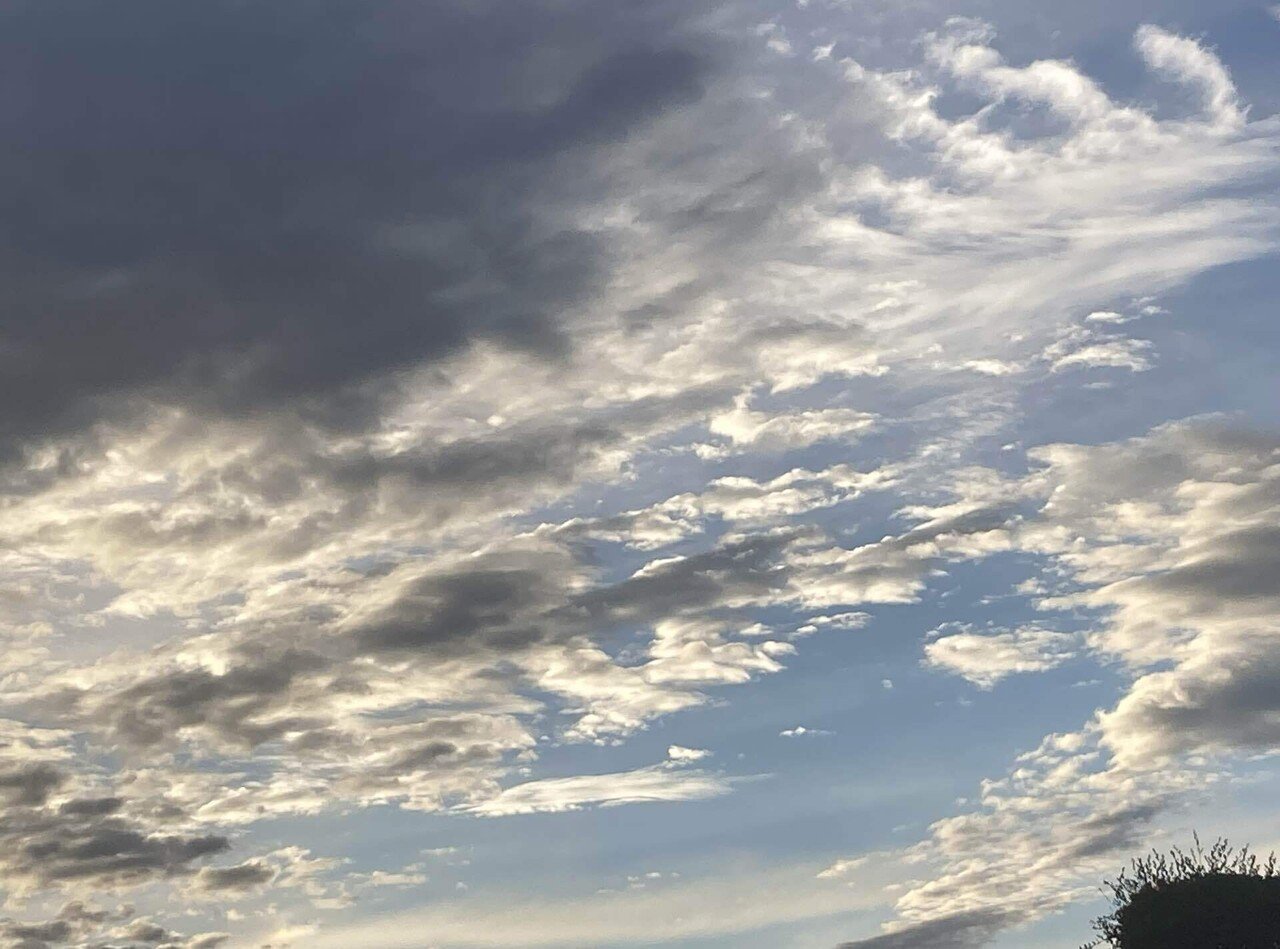 今日空ファンタジーな雲の流れから始まる 一日で 曇り雨 晴れの天気な６月２５日夕空最後にワンコ まあずママ Note