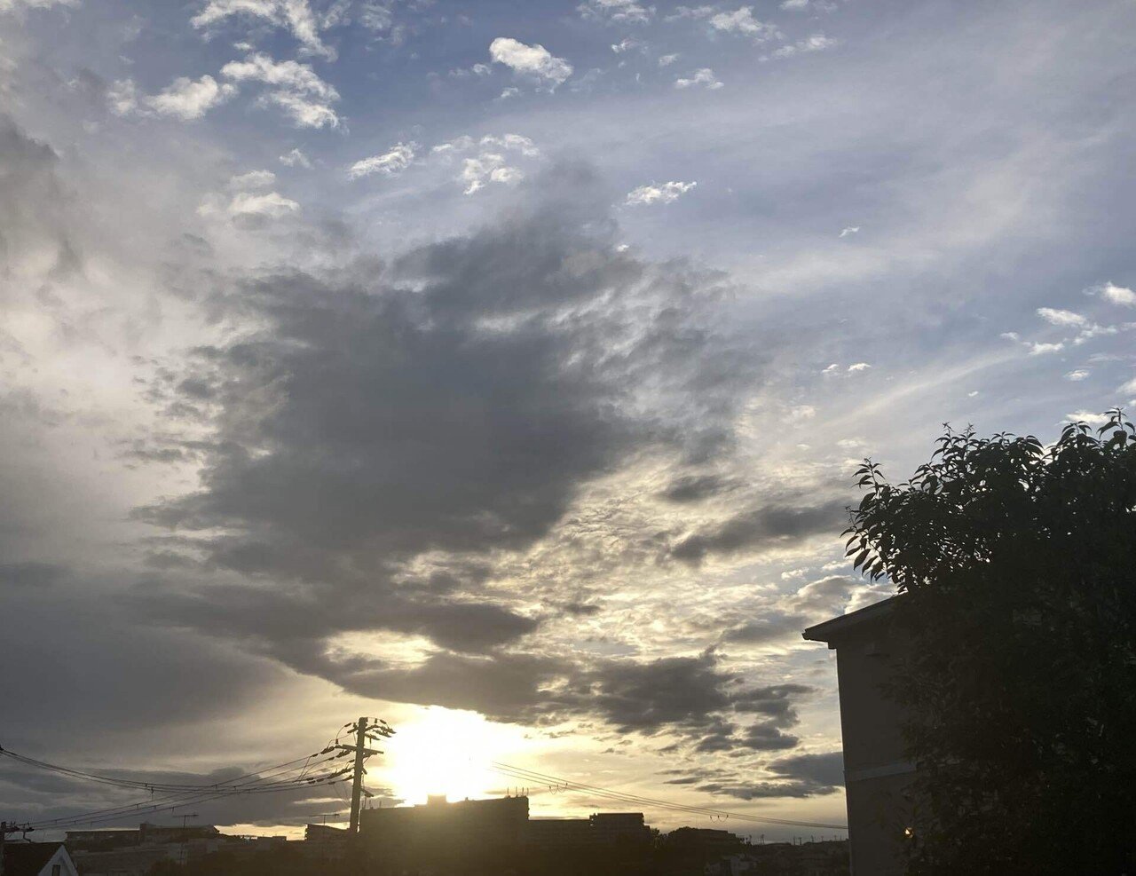 今日空ファンタジーな雲の流れから始まる 一日で 曇り雨 晴れの天気な６月２５日夕空最後にワンコ まあずママ Note