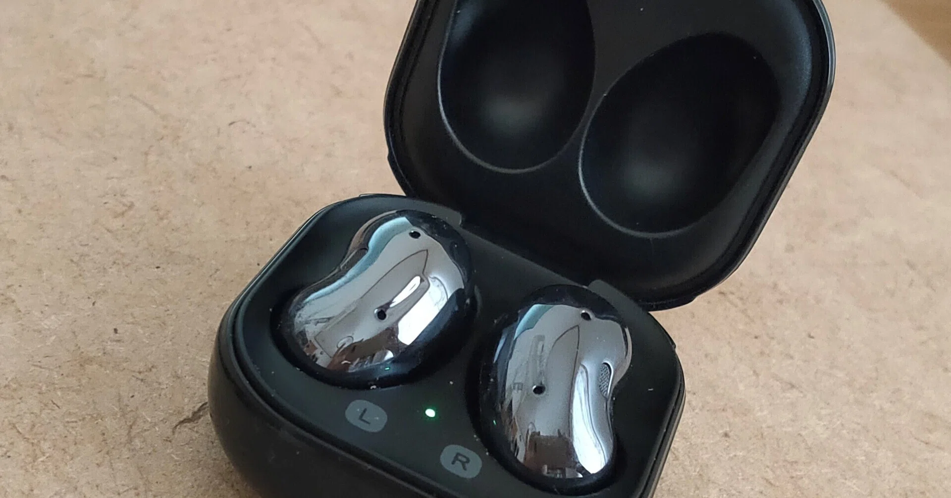 音の出るそら豆「Galaxy Buds live」のレビュー｜Uliboooo | Lilan