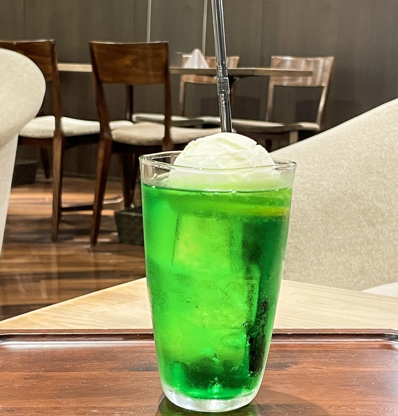 メロンクリームソーダ デビュー！｜金澤文豪カフェあんず