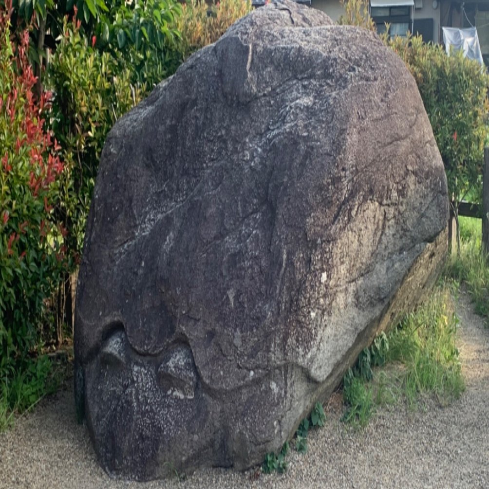 飛鳥の亀石のゾクゾクする伝説｜コモ