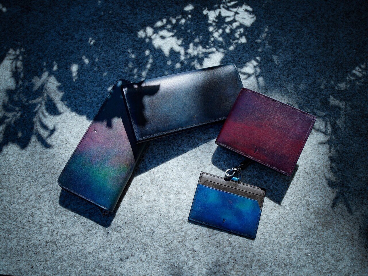 ユハク 二つ折り財布 ブルー グラデーション yuhaku 財布 青 黒 レザー