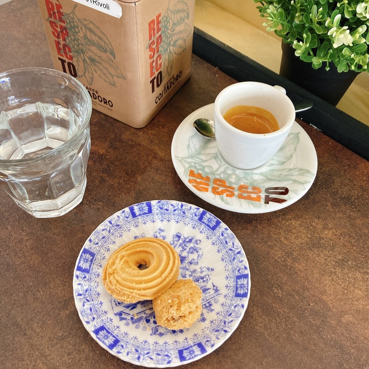 「パリの街角・オレンジ色のカフェ」 41K4CW7TRWL._UF350,350_QL50_.jpg