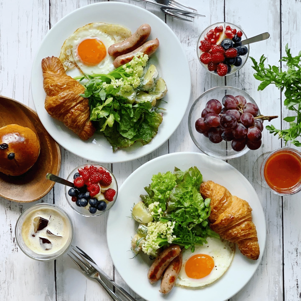 朝ごはん 旅する気分でめぐる幸せな朝の風景と、各国定番の朝ごはん167種を収録